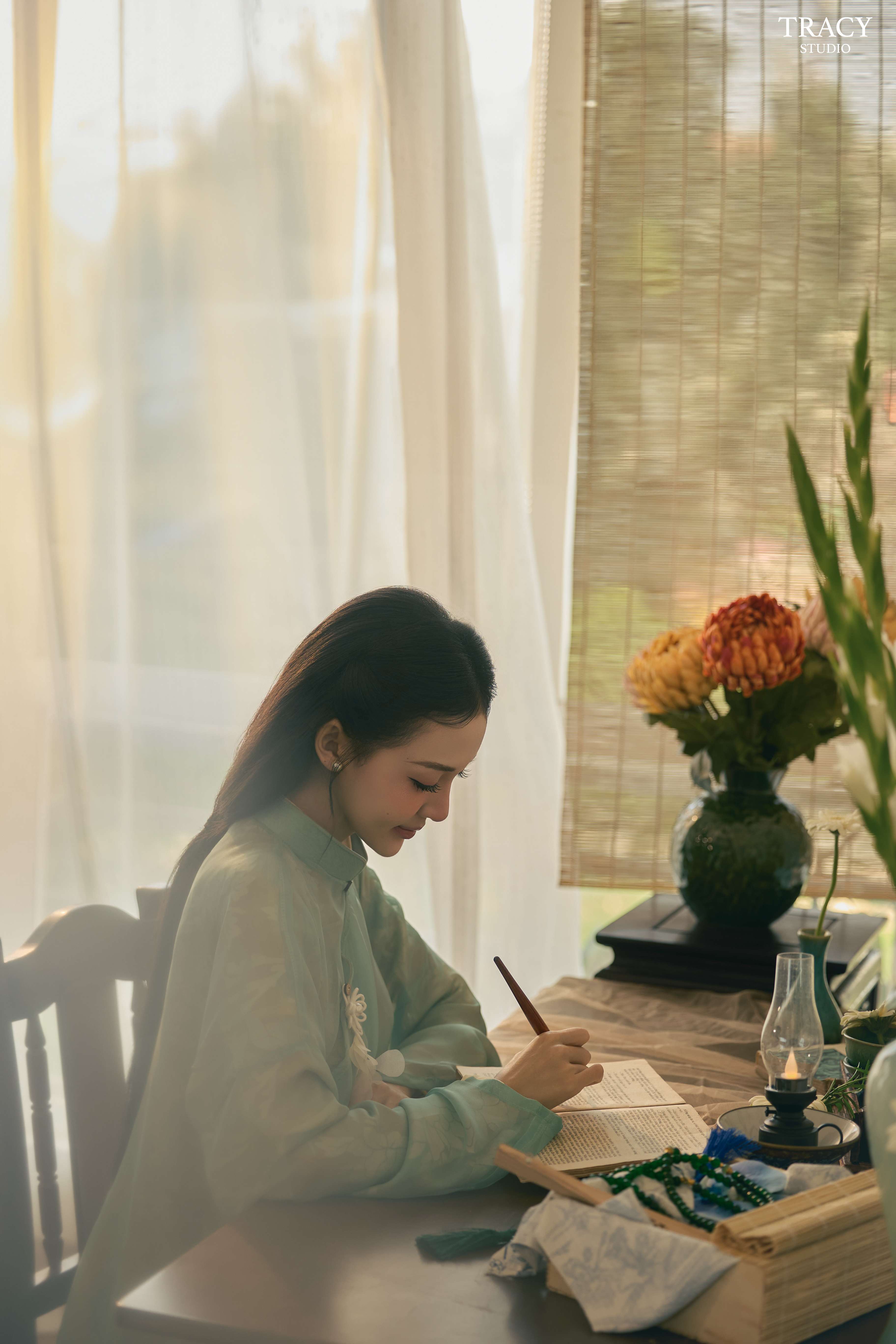 frontend/img/gallery/anh-tet-yem-ao-dai/tracy-studio-chup-concept-tet-du-duong (7).jpg